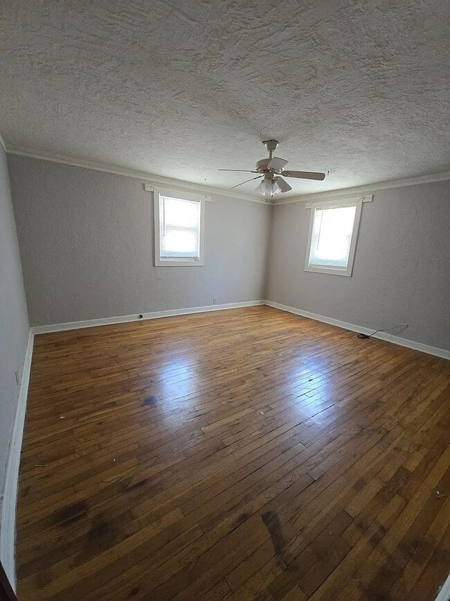 Building Photo - 620-622 Paris Ct