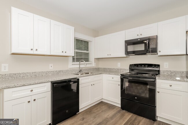 Building Photo - 66 Seminole Rd NE