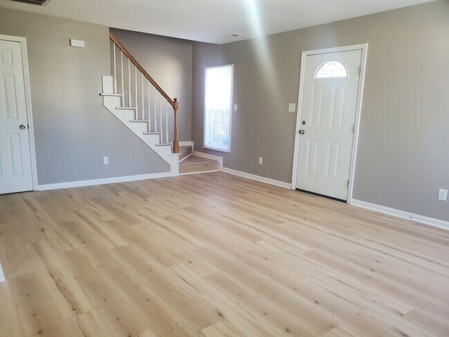 Building Photo - 1136 Drew St