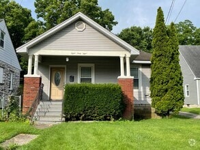 Building Photo - Where the city is your backyard!