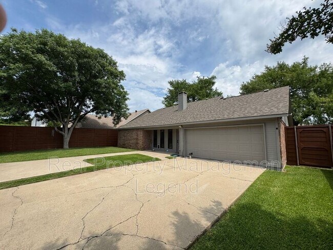 Building Photo - 4036 Cedarview Rd