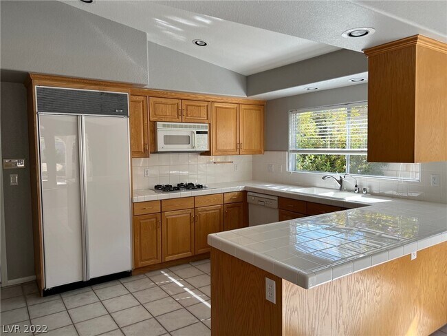 Building Photo - 2229 Fiero Dr