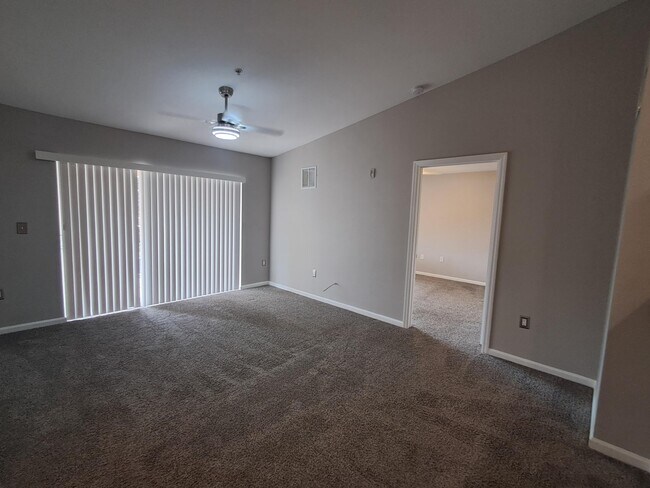 Building Photo - 141 SW Palm Dr