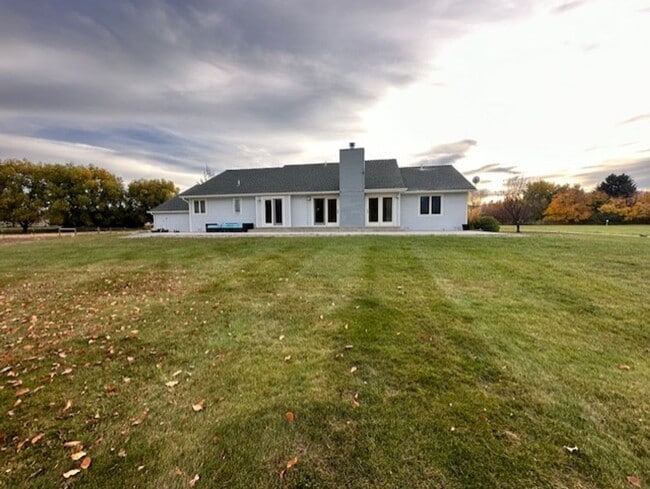 Building Photo - Beautiful 3-Bedroom Home with Modern Upgra...