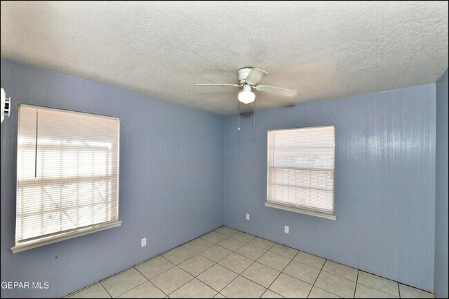 Building Photo - 5613 Creston Ave