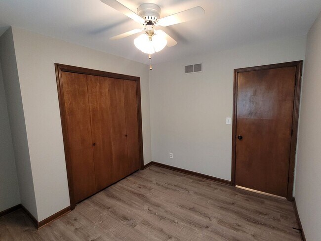 Building Photo - 3 bed, 3 bath home off Chapel Hill Road