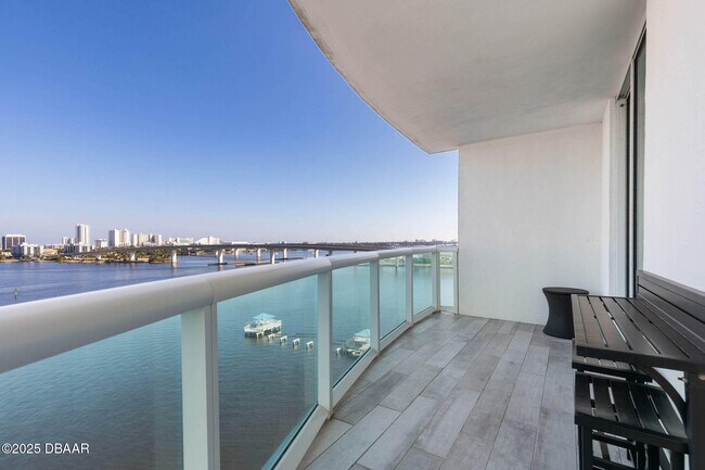 Building Photo - 231 Riverside Dr