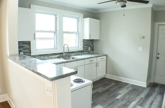 Primary Photo - 312 Huntington St
