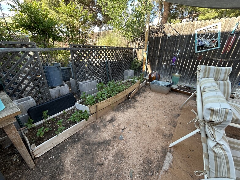 Big backyard - 1155 S Page Springs Rd