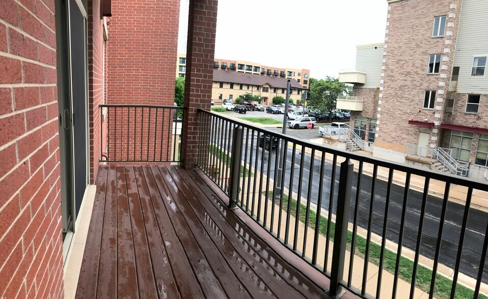 Balcony - 201 E Lane St