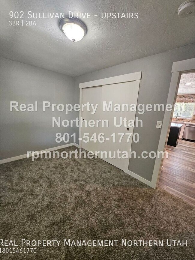 Building Photo - 902 Sullivan Dr