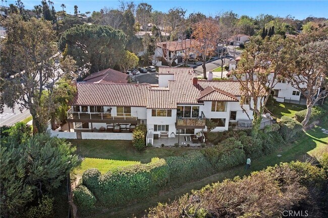 Building Photo - 2981 Quedada