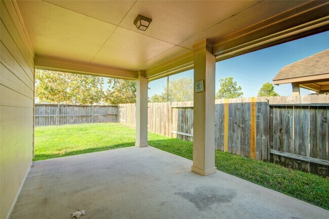 Building Photo - 26322 Creston Cliff Ct