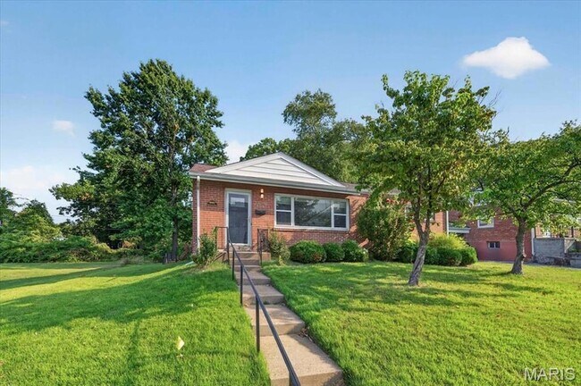 Building Photo - 8561 Everett Ave