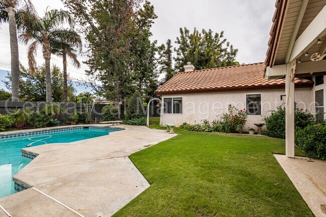 Building Photo - 4 Bedroom/2.5 Bath Home with Paid Solar an...