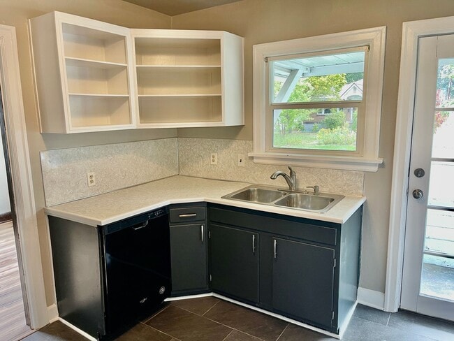 Building Photo - Audubon Park Rental!