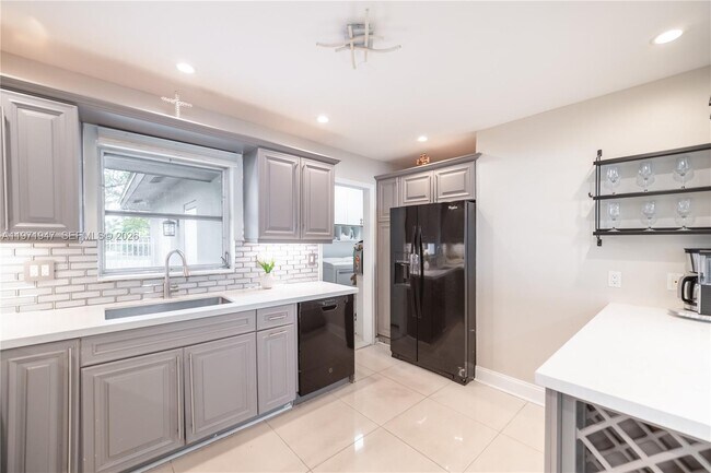 Building Photo - 2121 NE 62nd St