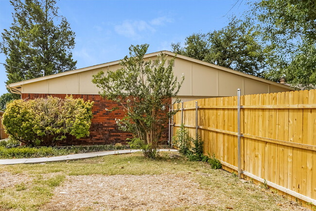 Building Photo - 2909 Weather Vane Ln