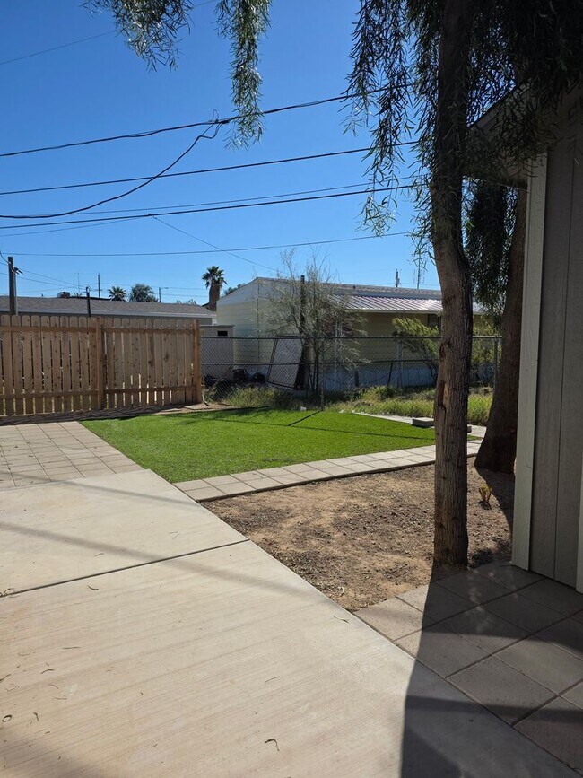 Building Photo - 2 Bed/1 Bath almost brand new in Central BHC