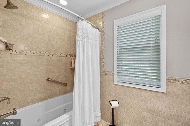 Building Photo - 521 S. Nursery Ave.