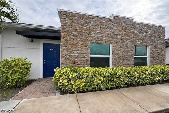 Building Photo - 3409 SW 8th Pl