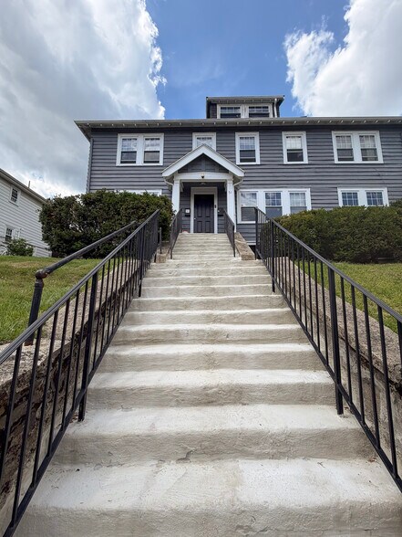 Exterior - 51 Leamington Rd