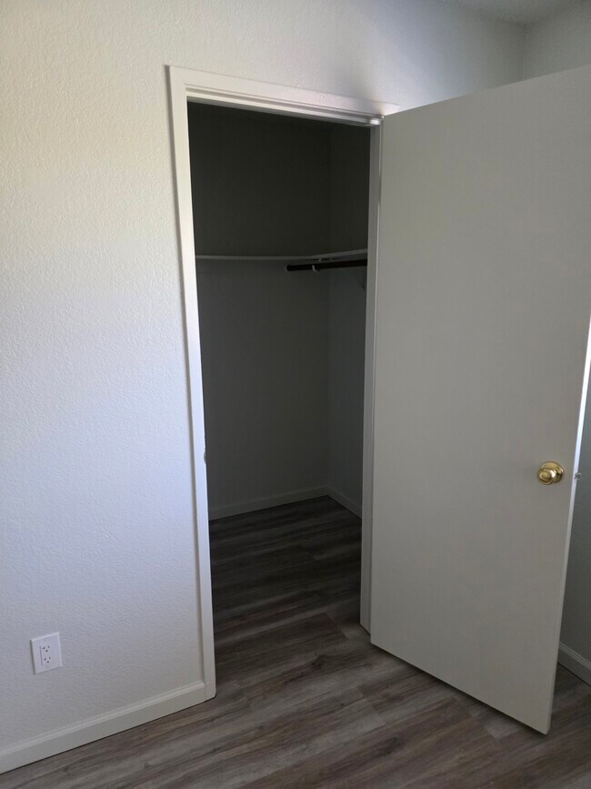 Building Photo - 4900 Earlcort Cir