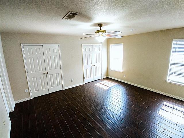 Building Photo - 5213 Mirror Lake Dr