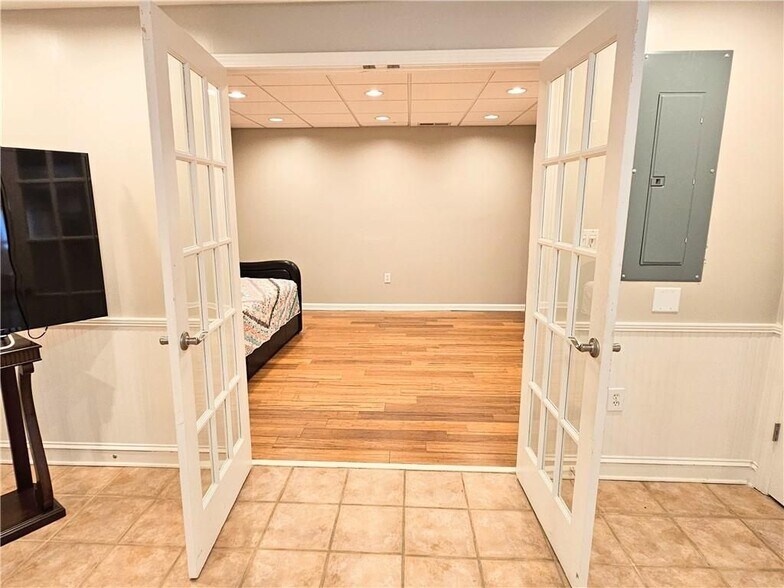 Building Photo - 2100 Bennington Ct