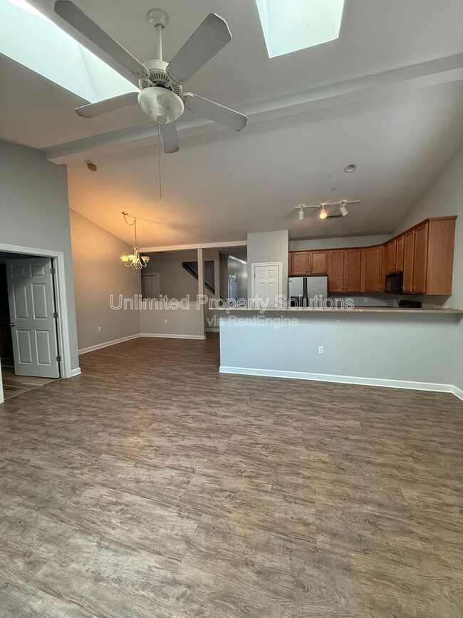 Building Photo - 5220 Christian Dr