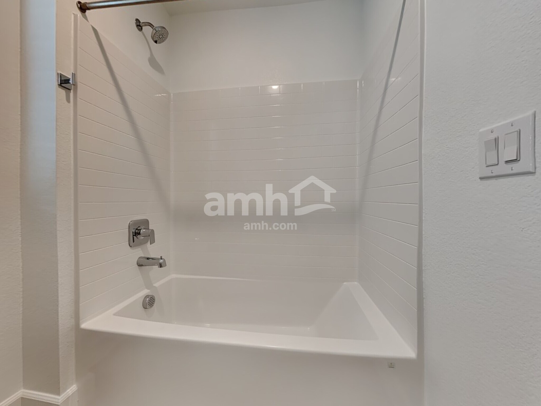 Building Photo - 136 Charmante Tulip Ln