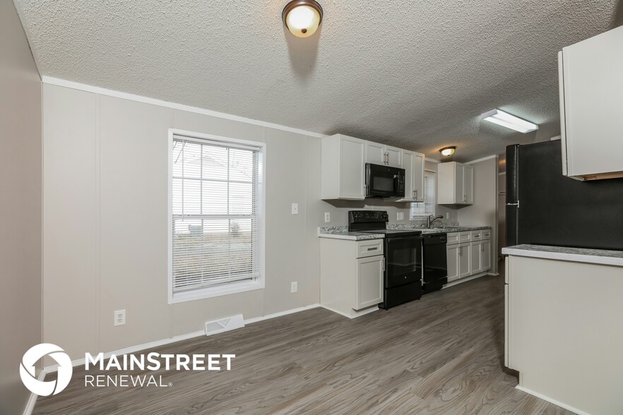 Building Photo - 615 N Hardee St