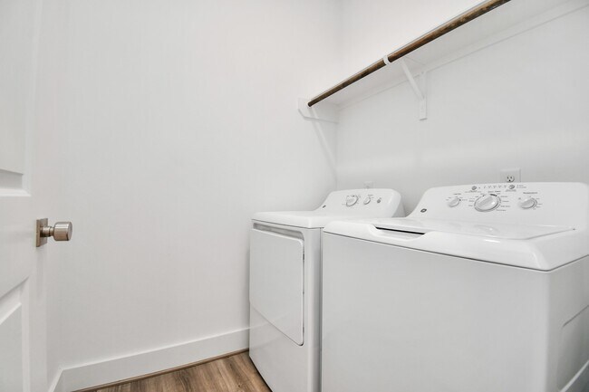 Building Photo - 9020 Laverne Laurel Ln