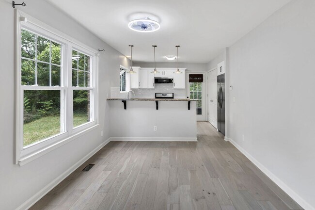 Building Photo - 5535 Thalman Dr