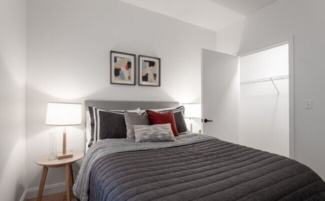 Building Photo - 132 Glenville Ave