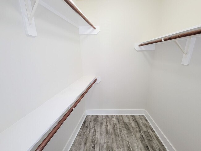 Building Photo - Welcome to this beautifully maintained home offering flexible living with 4/5 spacious bedrooms a...