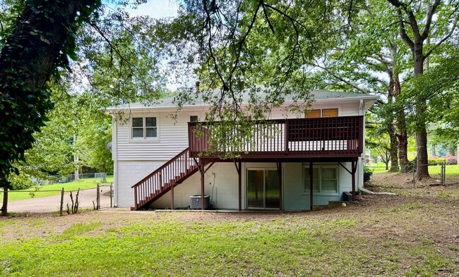 Building Photo - 508 Landers Dr SW