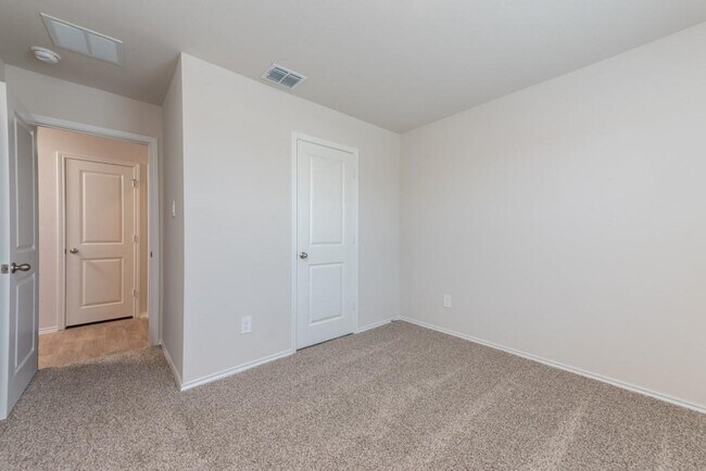 Building Photo - 2115 Windflower Ln