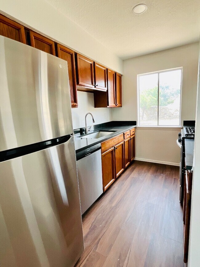 Building Photo - 5509 Oakbriar Cir