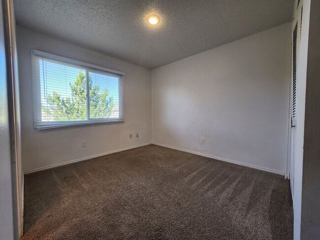 Building Photo - Stunning 3-bedroom, 2-bathroom Condo locat...