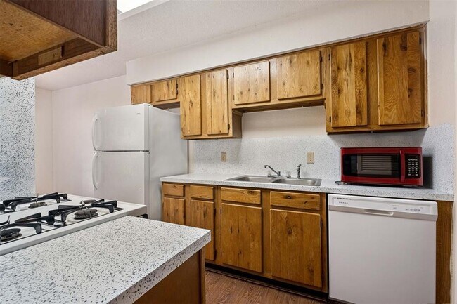 Building Photo - 200 Concho St