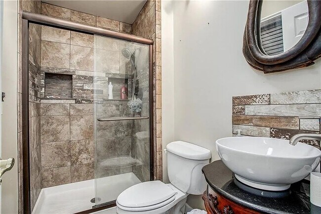 Building Photo - Spacious 3bd/2ba House in Independence, MO!