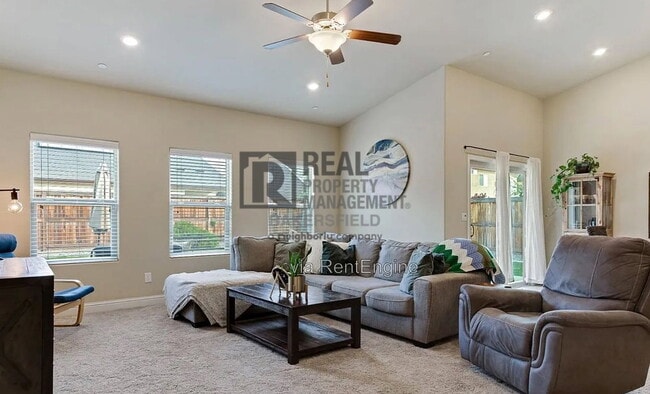 Building Photo - 9312 Woodbrook Dr