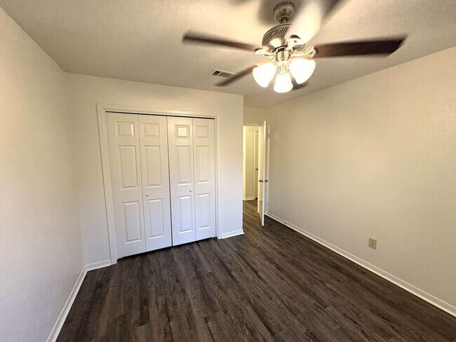 Building Photo - 1613 Cantrell Blvd