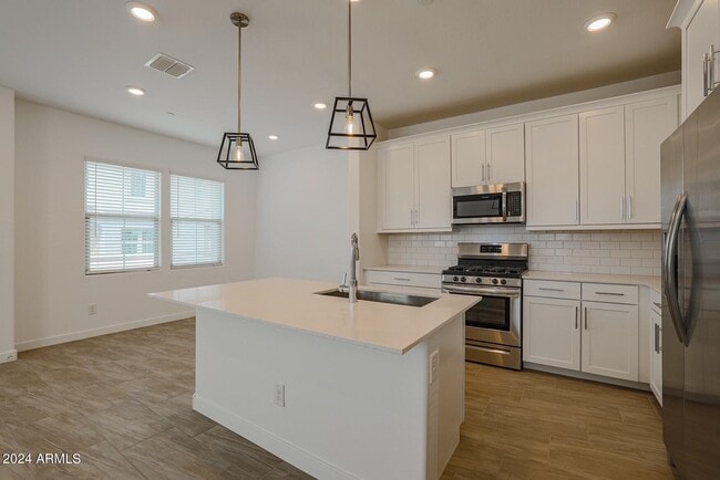 Building Photo - 4077 S Sabrina Dr