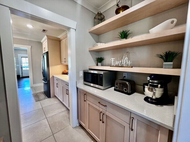 Building Photo - Gorgeous Home on Walkers Ferry Lane in The...