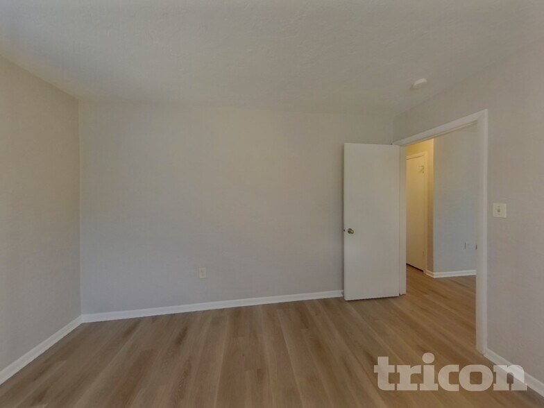 Building Photo - 10887 111th Pl N