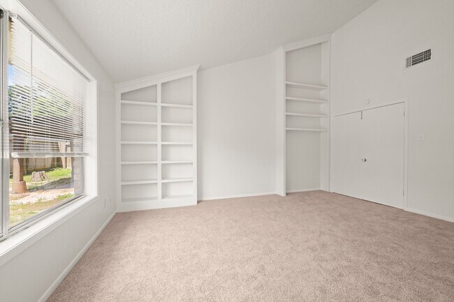 Building Photo - 7415 Creekfield Dr