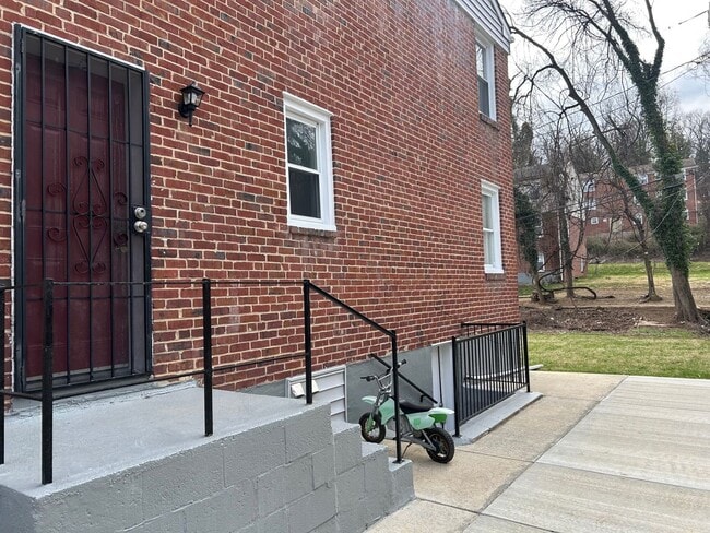 Building Photo - 4523 Fairfax Rd