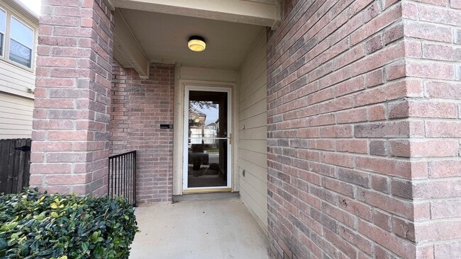 Building Photo - * Make this spacious home in Helotes off B...